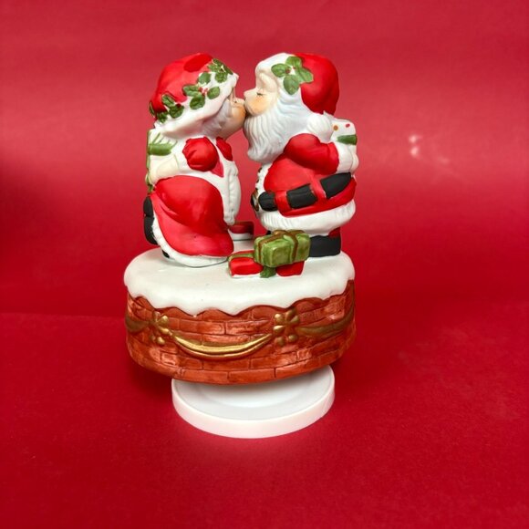 Jasco 1981 Santa Mrs Claus Music Box Bisque Porcelain Christmas Kissing Work - Picture 10 of 15